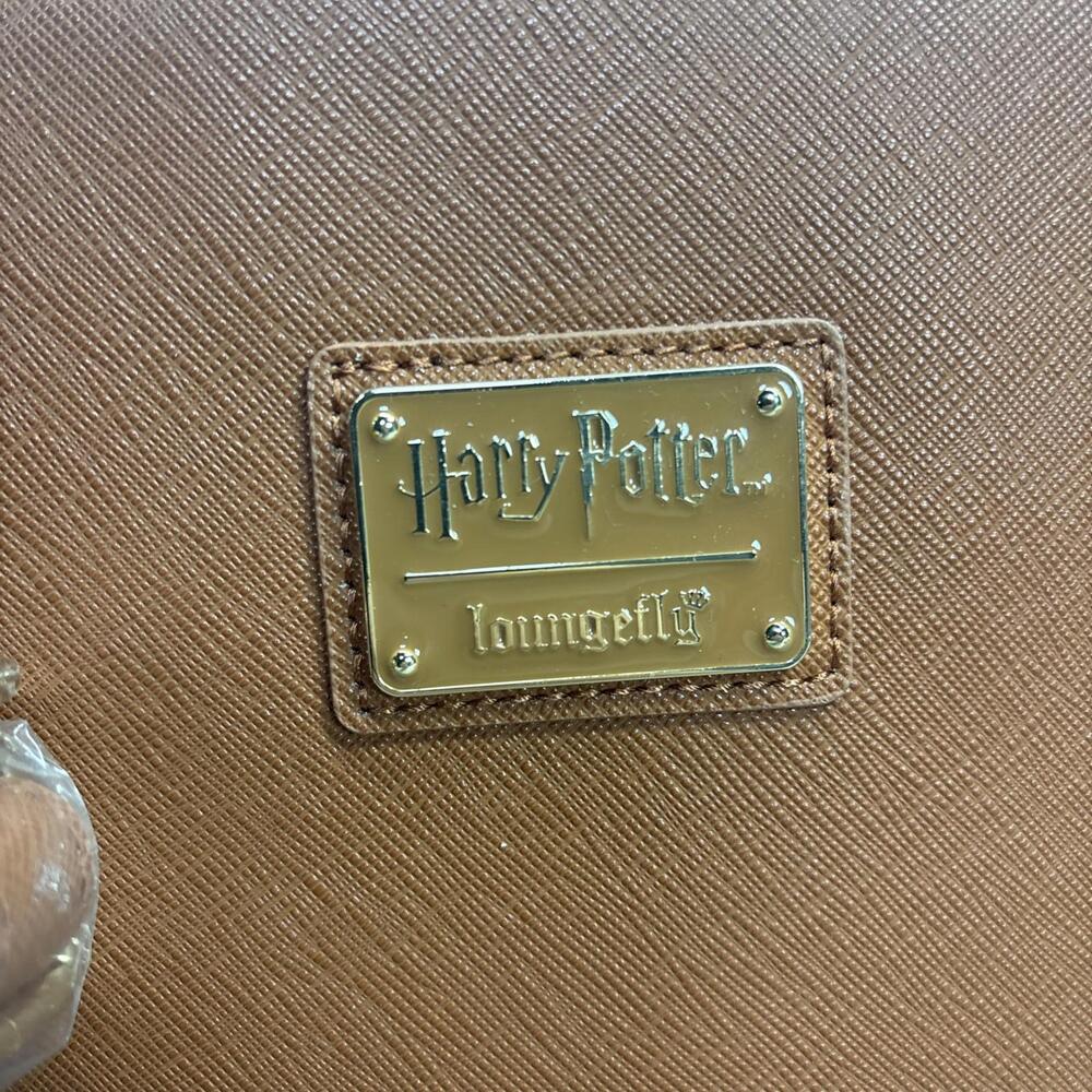 Loungefly Harry Potter Cognac Wand Handbag Exclusive - Picture 9 of 15